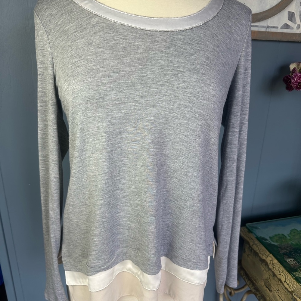 WHITE HOUSE BLACK MARKET Gray Long Sleeve Women's Top. Layered bottom. Sz M